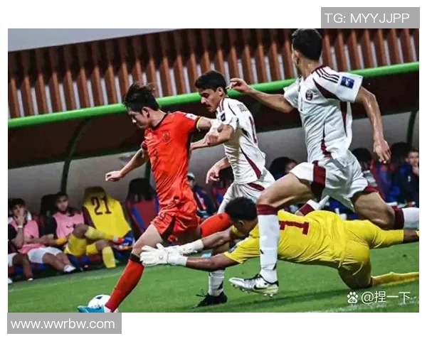 卡塔尔与韩国上半场激战回顾双方表现与战术分析